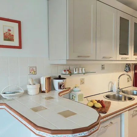 Palm Garden Apartment *