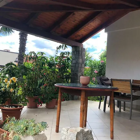 Palm Garden Apartment *